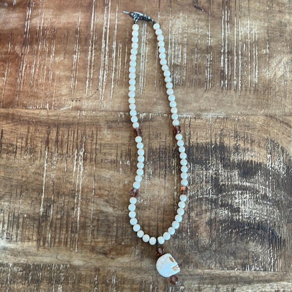 Magnesite Crystal skull necklace - Picture 2 of 5